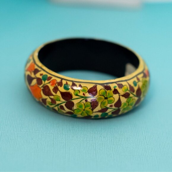 7 inch, Vintage Floral Motif Beige Band Wooden Bangle, Made in India - EX9 - Picture 1 of 3